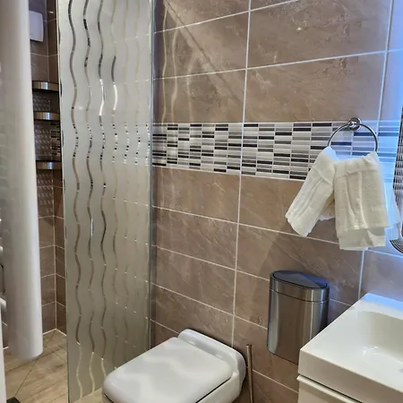 à Moins De 10 Minutes De La Cité Médiévale De * Carcassonne