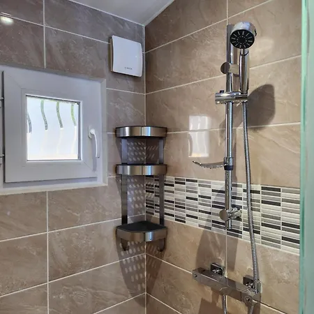 A Moins De 10 Minutes De La Cite Medievale De