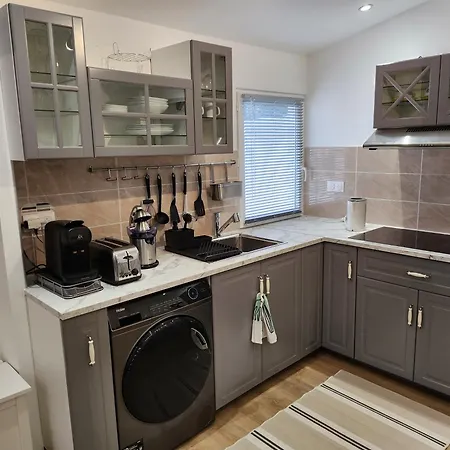 A Moins De 10 Minutes De La Cite Medievale De Appartement